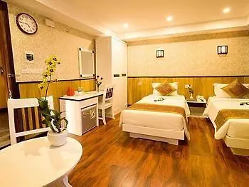 Golden Rain Hotel - Hoang Vu Нячанг 3*,