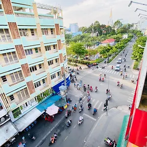 Проживание в семье Away Do Quang Dau- Homestay, Center, D1